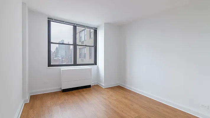 Second Avenue - Photo 3