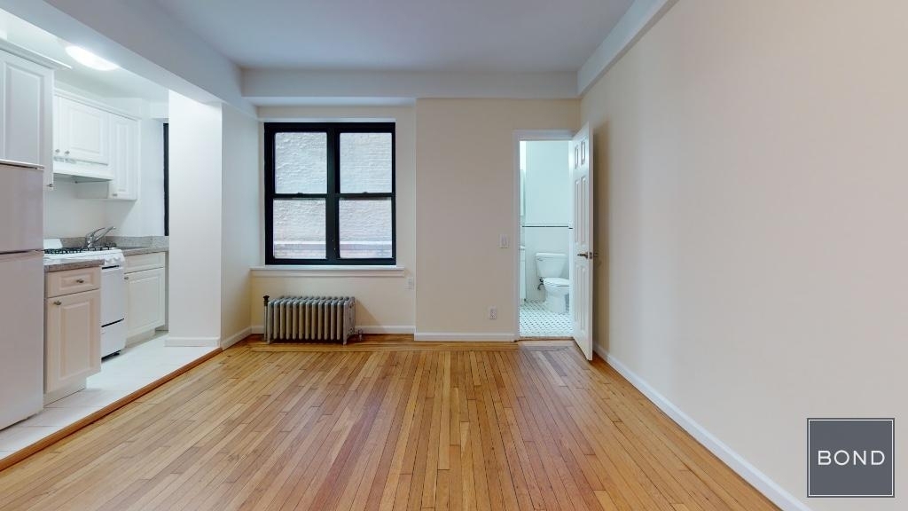 850 Amsterdam Avenue - Photo 2