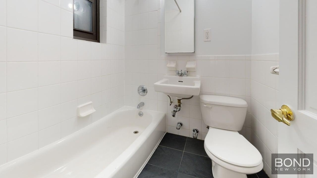 East 93 Street - Photo 4
