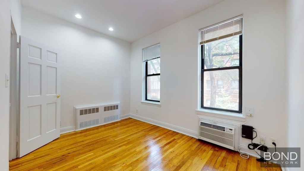 East 93 Street - Photo 6