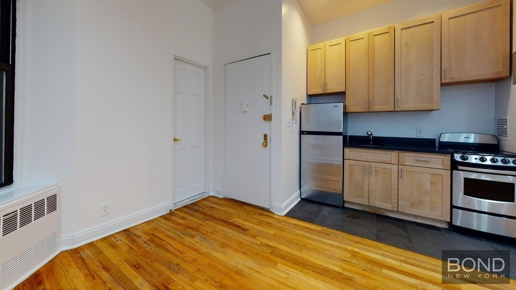 East 93 Street - Photo 3