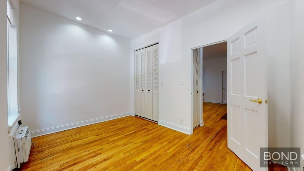 East 93 Street - Photo 7