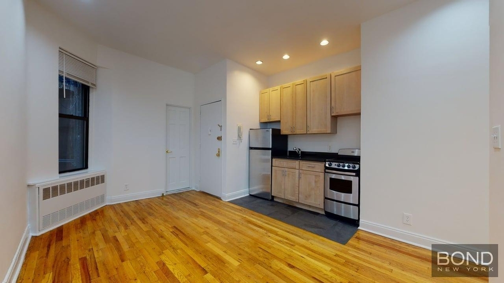 East 93 Street - Photo 1