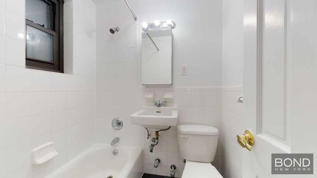 East 93 Street - Photo 5