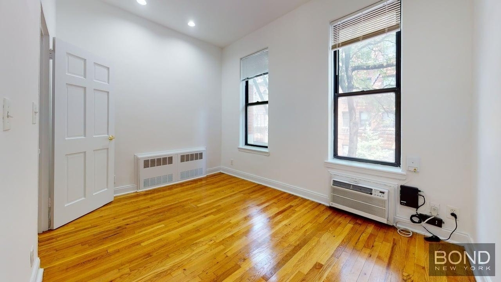 East 93 Street - Photo 9