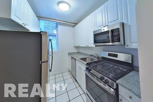 West 11th Street - Photo 3