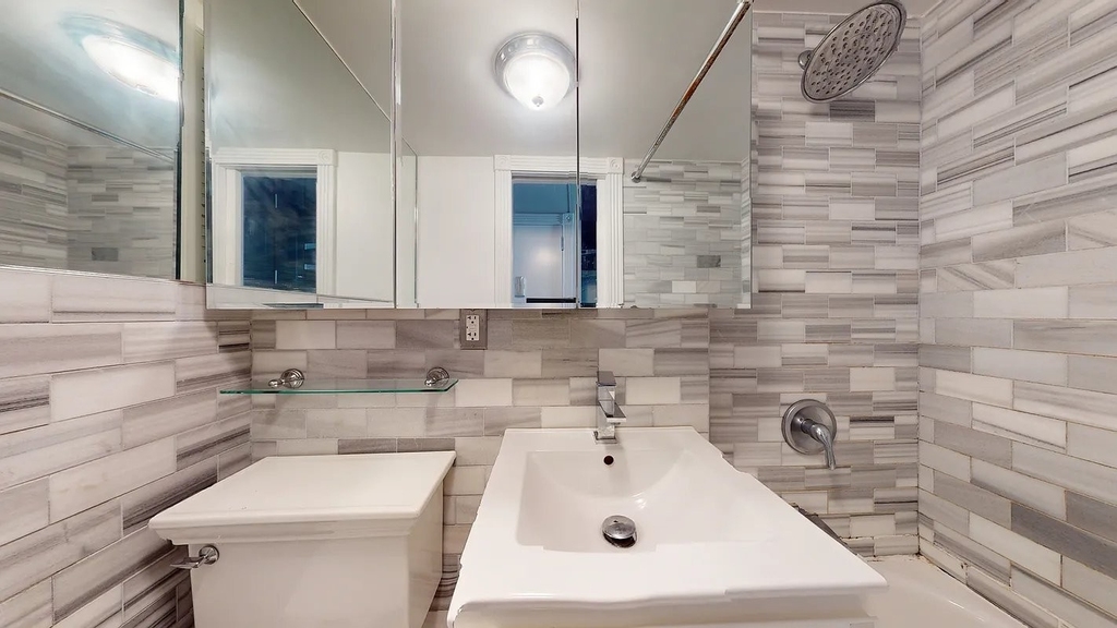 444 W 52nd St - Photo 9