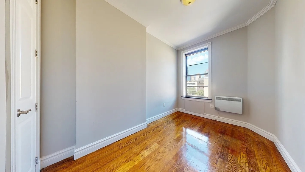 444 W 52nd St - Photo 2