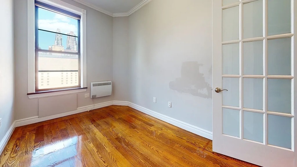 444 W 52nd St - Photo 1