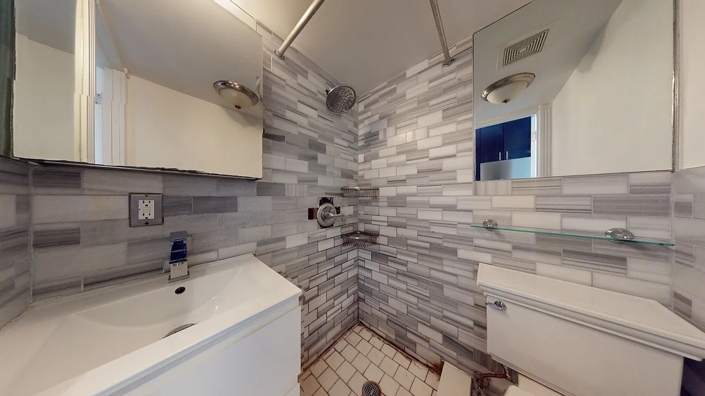 444 W 52nd St - Photo 8