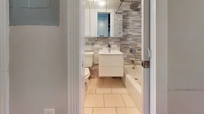 444 W 52nd St - Photo 6