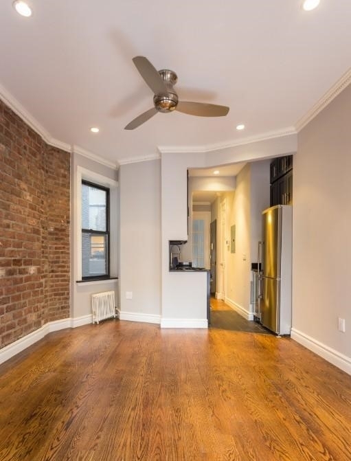 309 East 8th Street - Photo 0