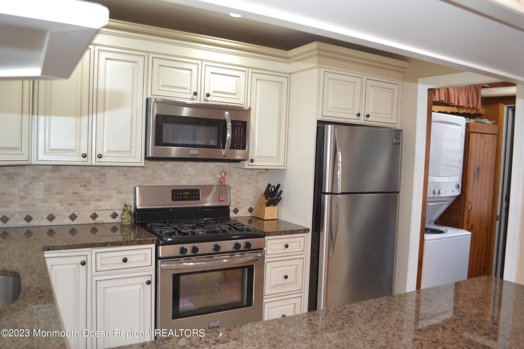 11 3rd Avenue - Photo 14