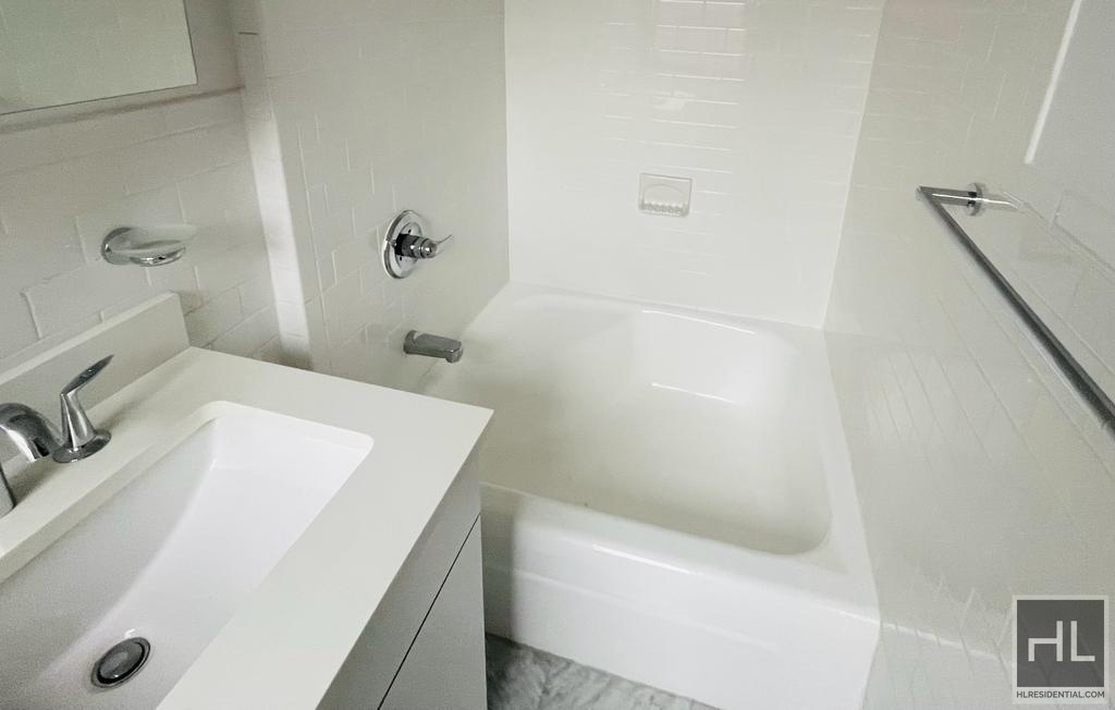 East 38th Street - Photo 4