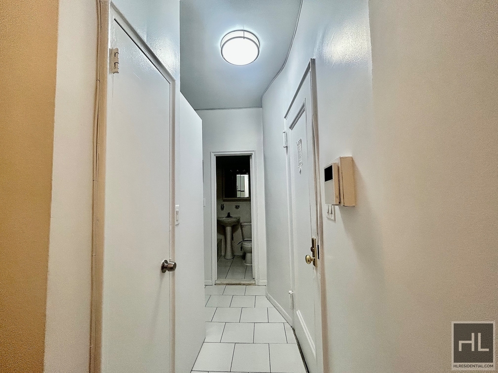 East 89 St - Photo 5