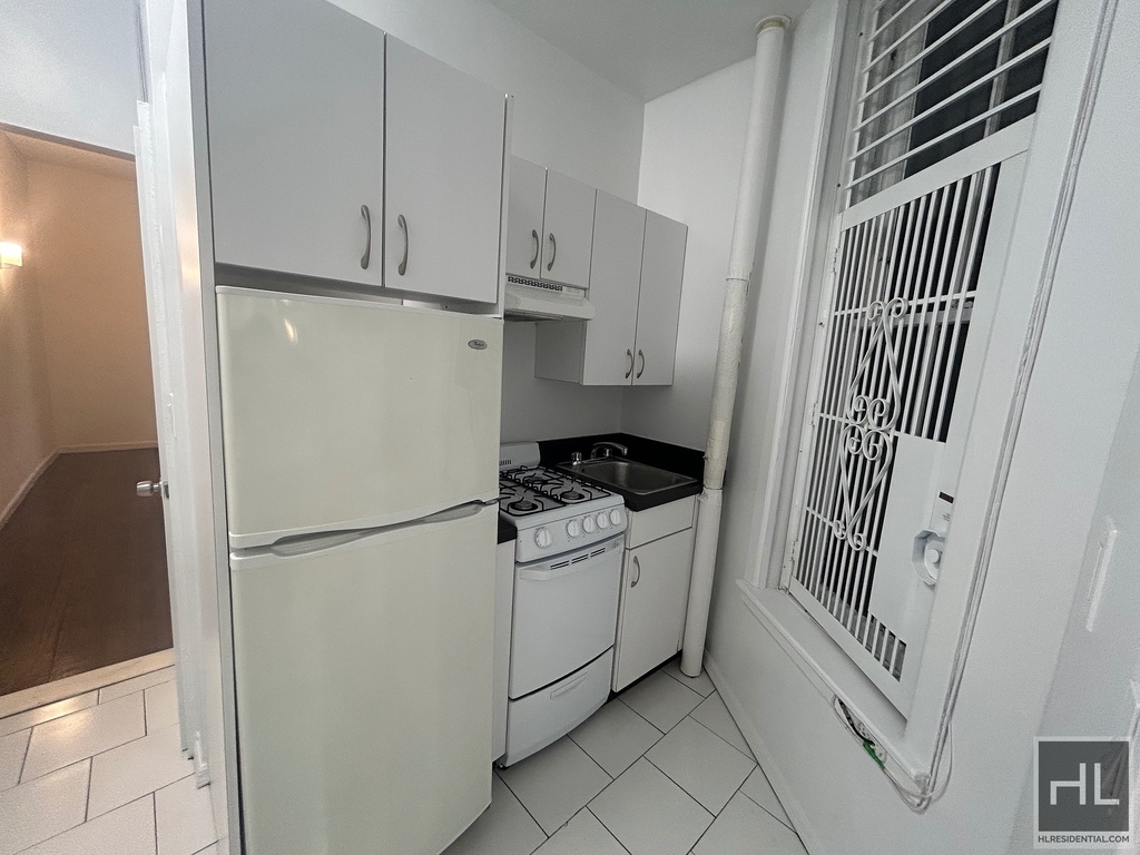 East 89 St - Photo 2