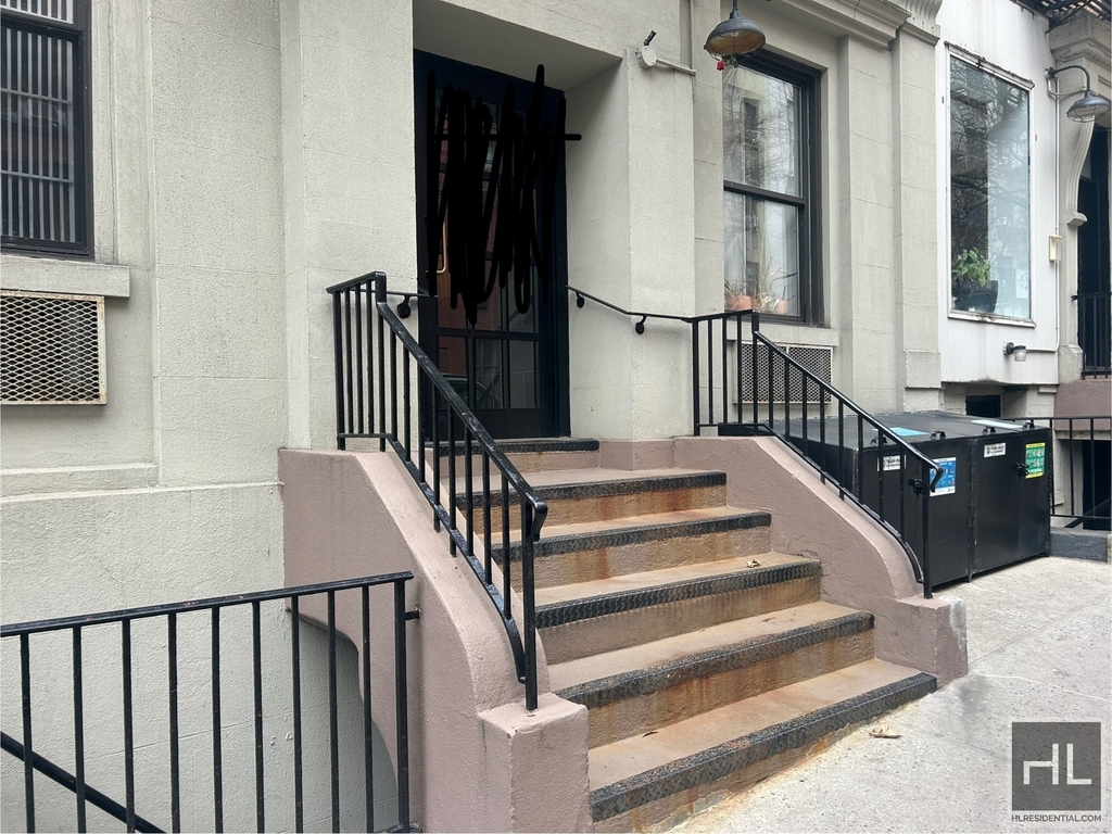 East 89 St - Photo 9