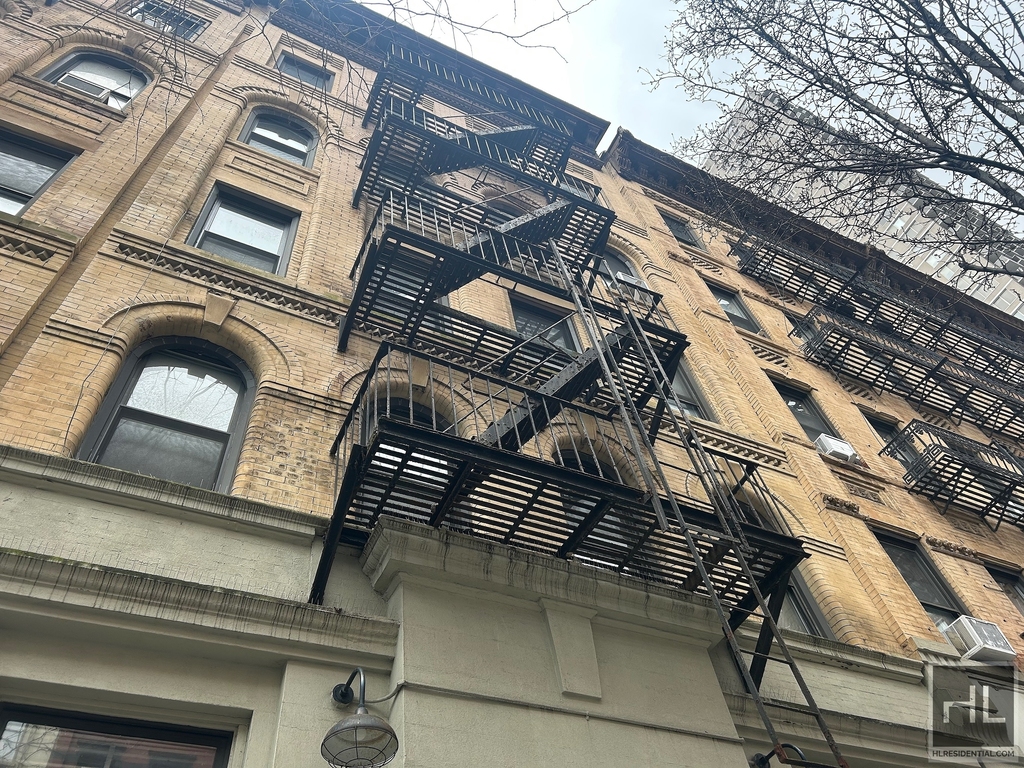 East 89 St - Photo 8