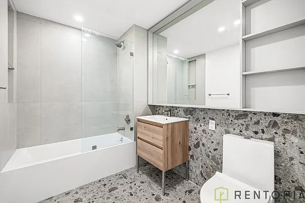 210 Greenpoint Avenue - Photo 4