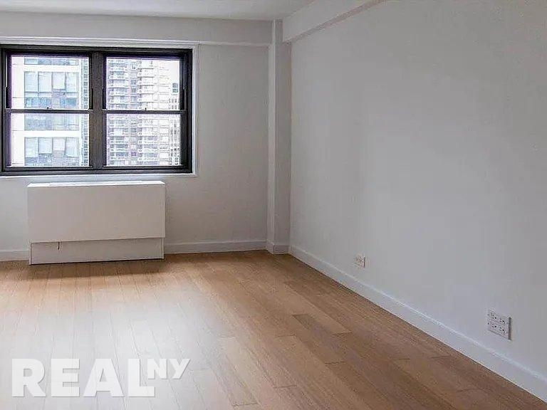 E 39th St - Photo 4