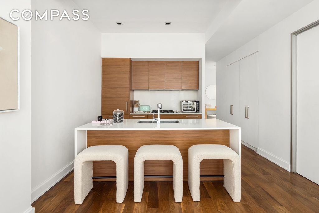 140 W 22nd Street - Photo 4