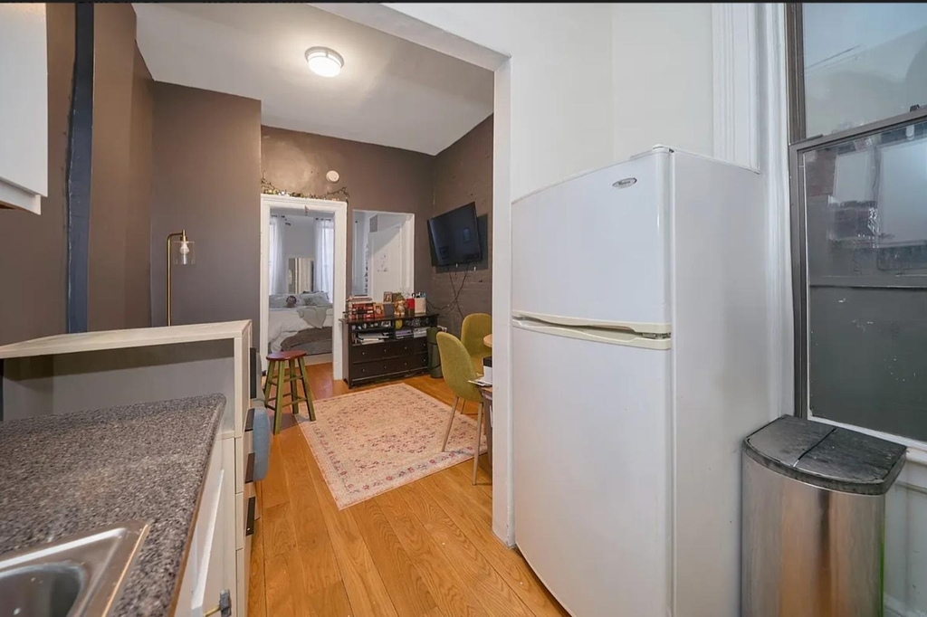 423 E 81st Street - Photo 9