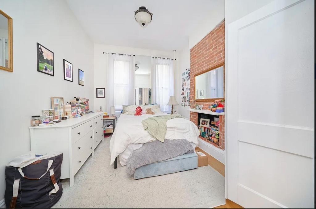 423 E 81st Street - Photo 2