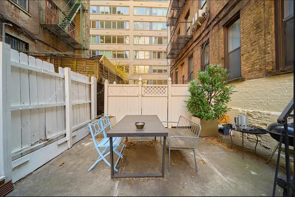 423 E 81st Street - Photo 0