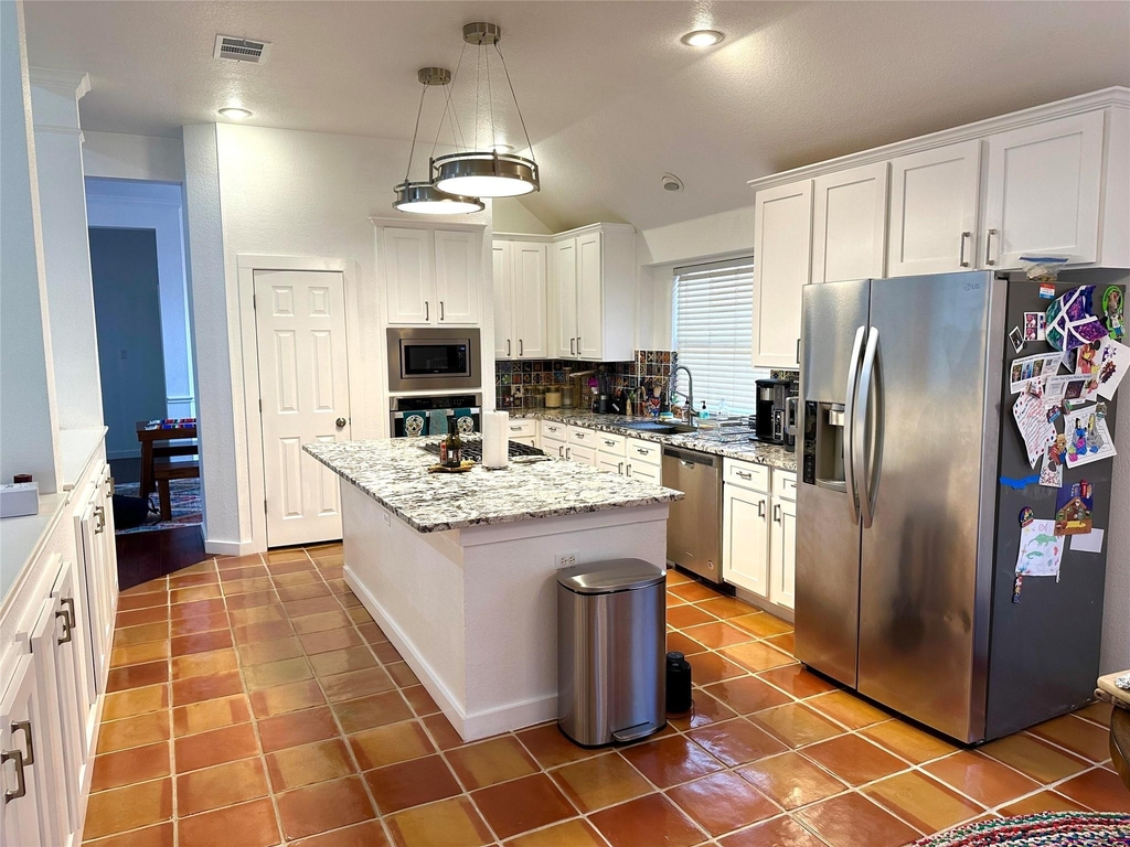 1904 Chasewood Dr - Photo 2