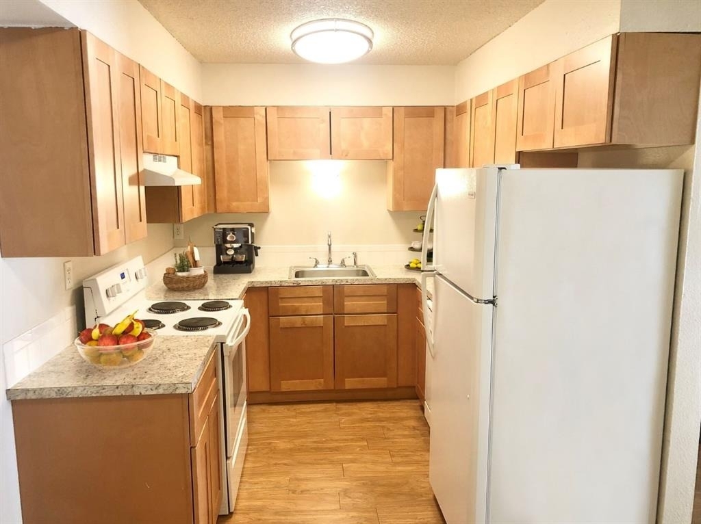 1292 E 6th St - Photo 7