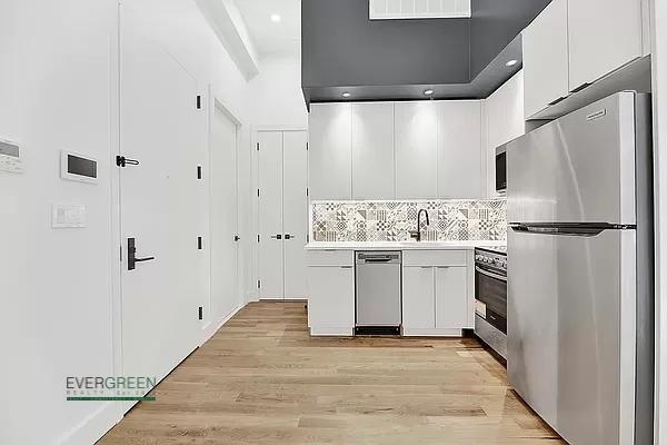 917 Broadway - Photo 0