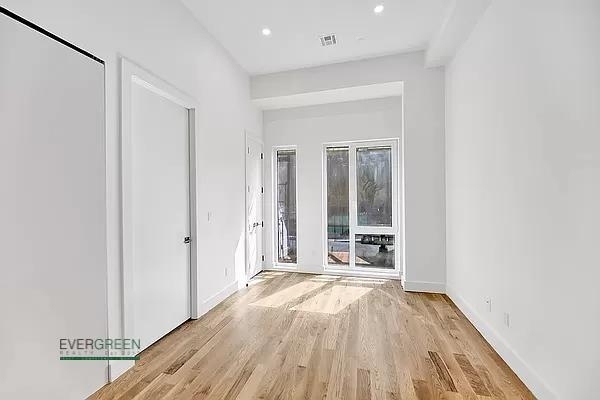 917 Broadway - Photo 2