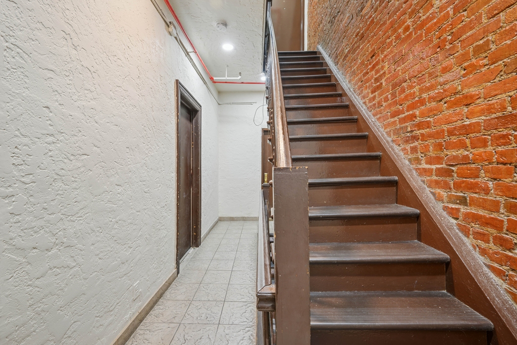 167 East 33rd Street - Photo 4