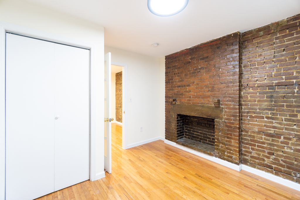 240 West 20th Street - Photo 4