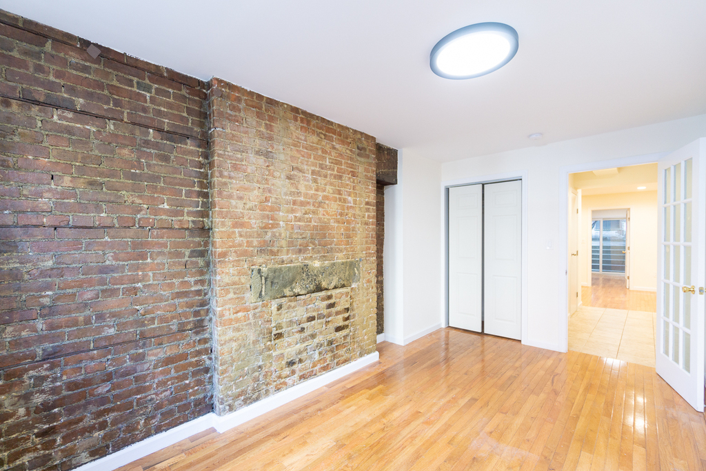 240 West 20th Street - Photo 10