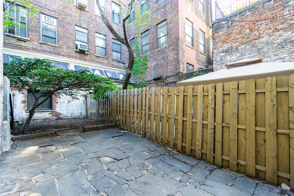240 West 20th Street - Photo 1