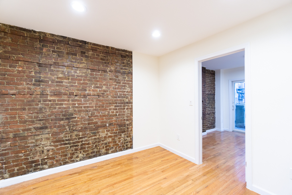240 West 20th Street - Photo 5