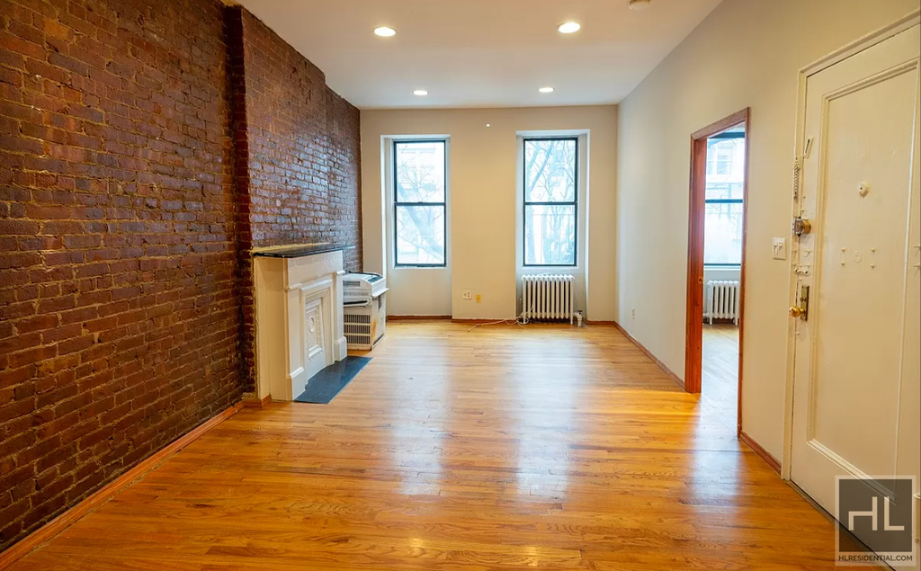 West 47th Street - Photo 1