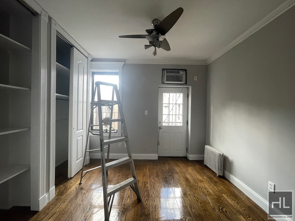 10 Avenue - Photo 4