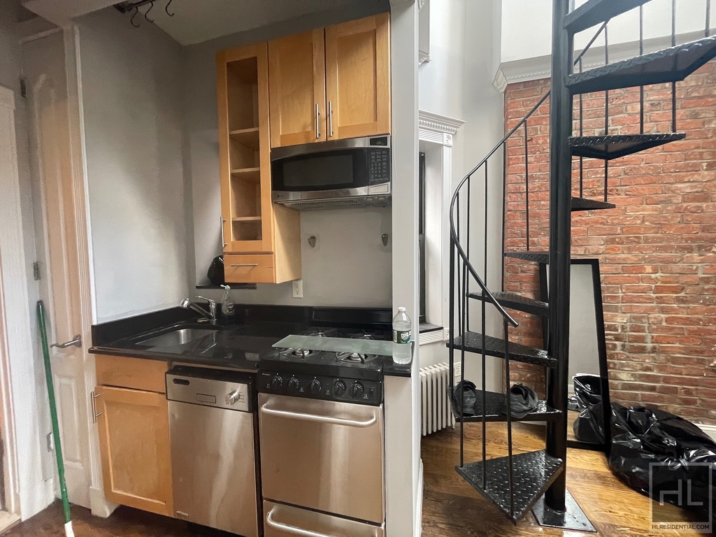 10 Avenue - Photo 0