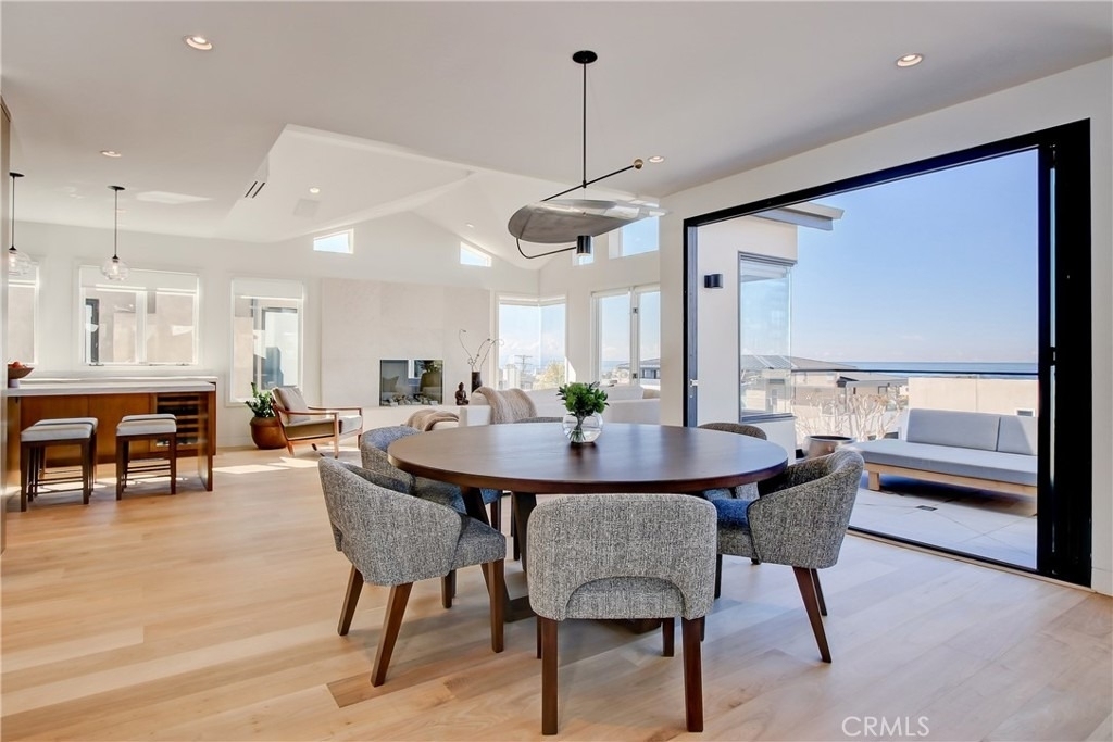 1712 Manhattan Avenue - Photo 2