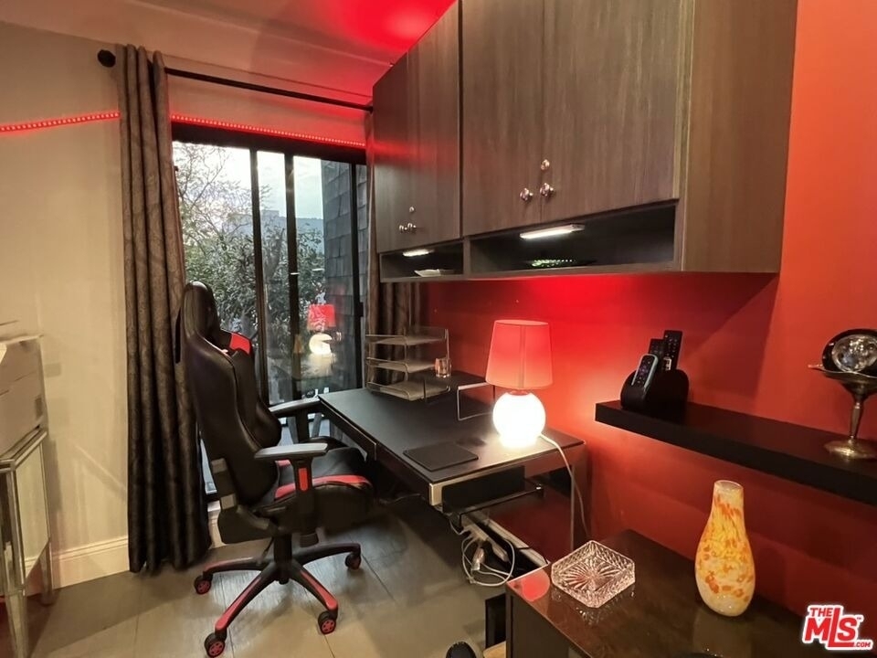 950 N Kings Road - Photo 17