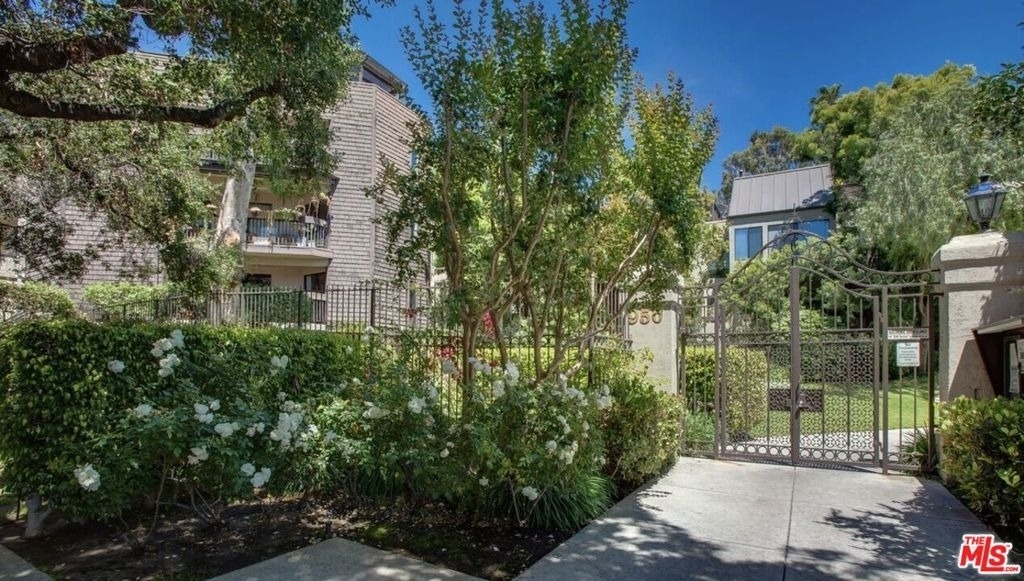 950 N Kings Road - Photo 42