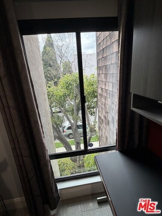 950 N Kings Road - Photo 28
