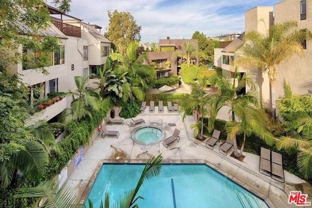 950 N Kings Road - Photo 44