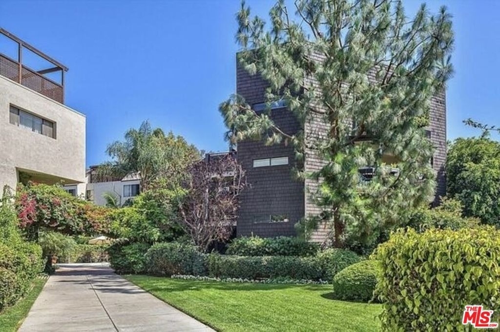 950 N Kings Road - Photo 45
