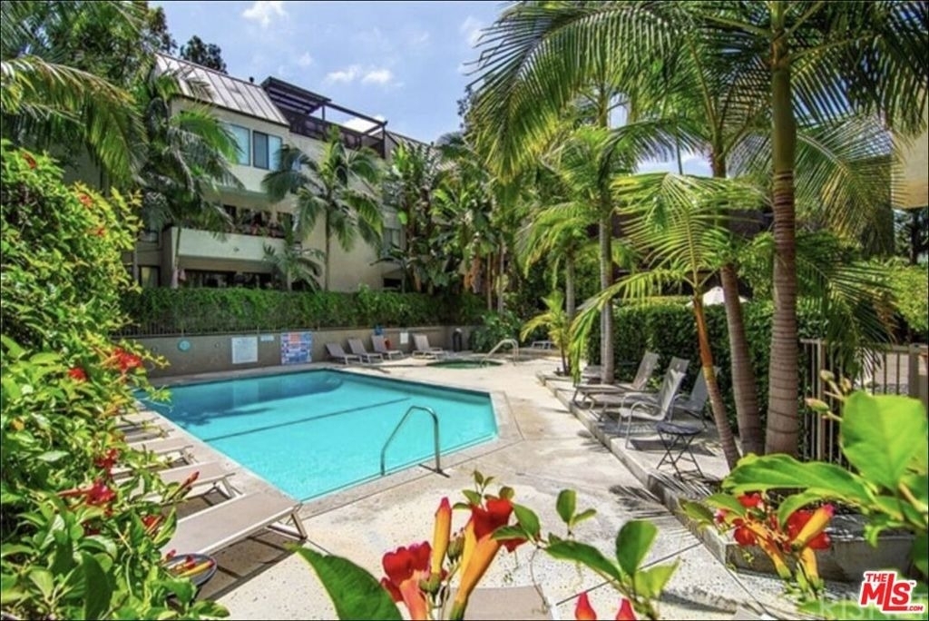 950 N Kings Road - Photo 64