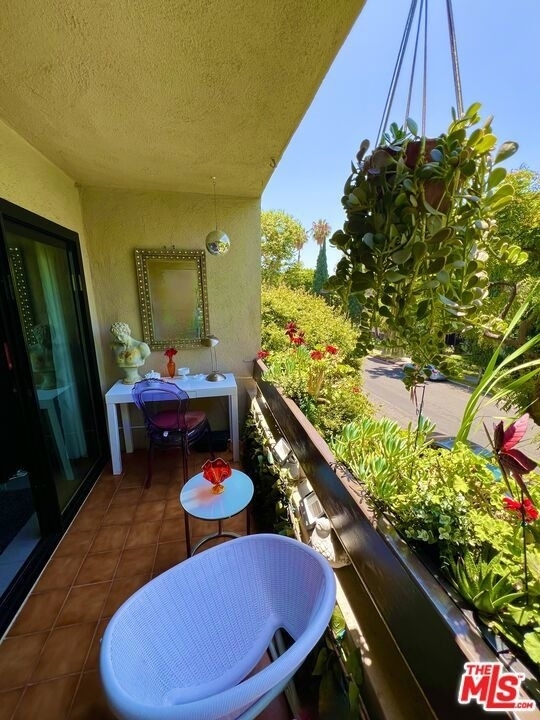 950 N Kings Road - Photo 13