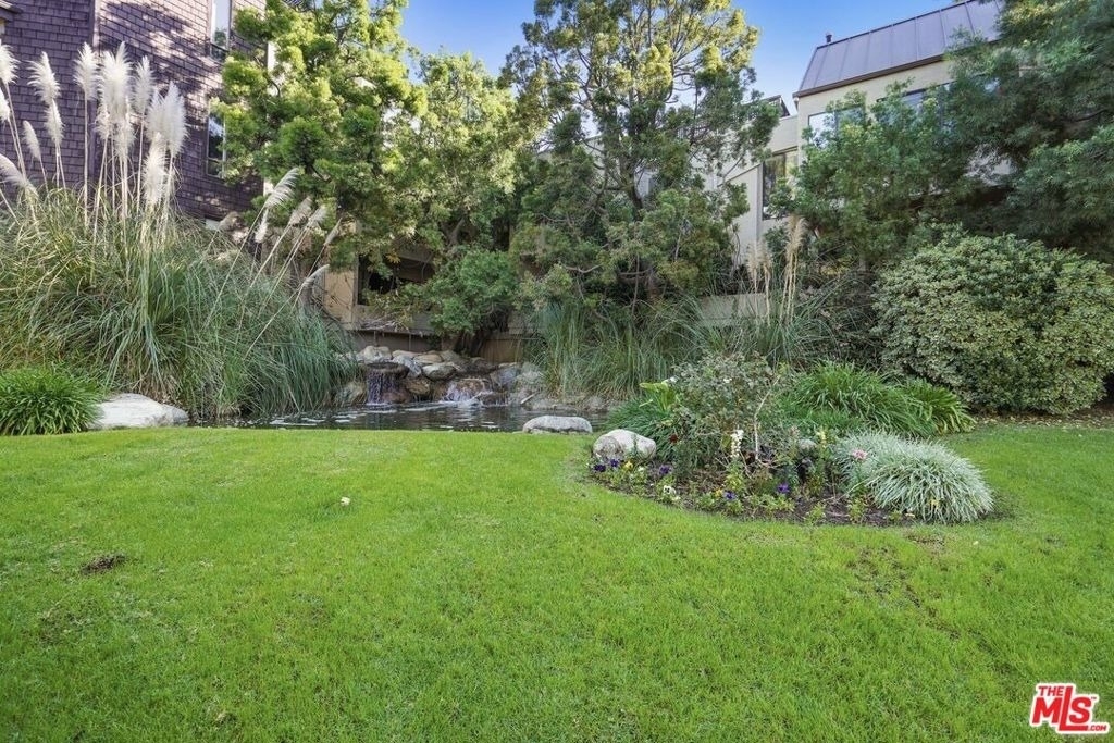 950 N Kings Road - Photo 39