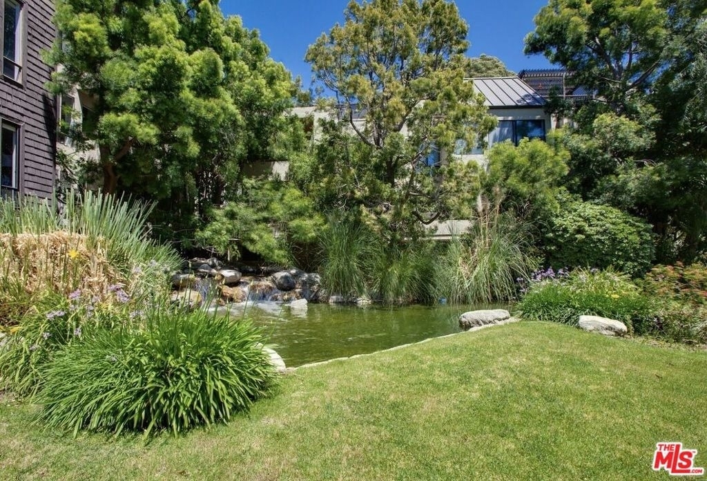 950 N Kings Road - Photo 61